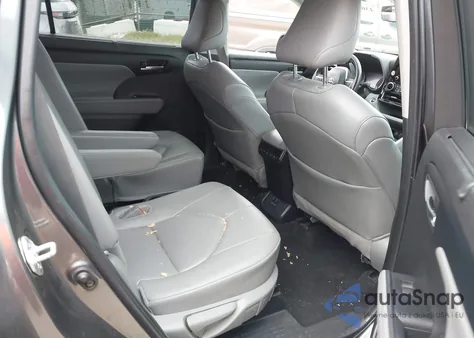 2024 Toyota Highlander Xle z USA, uszkodzony, nr VIN 5TDKDRAH0RS528962